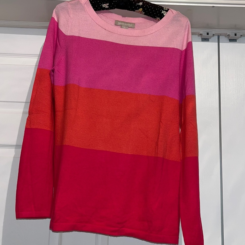 Lightweight Wool Blend Sweater - M